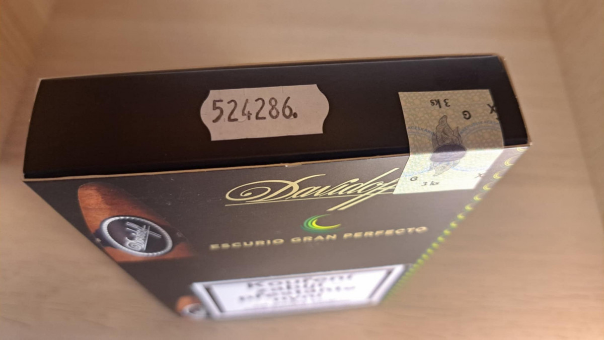 Davidoff Escurio Gran Perfecto z HUMIDORU